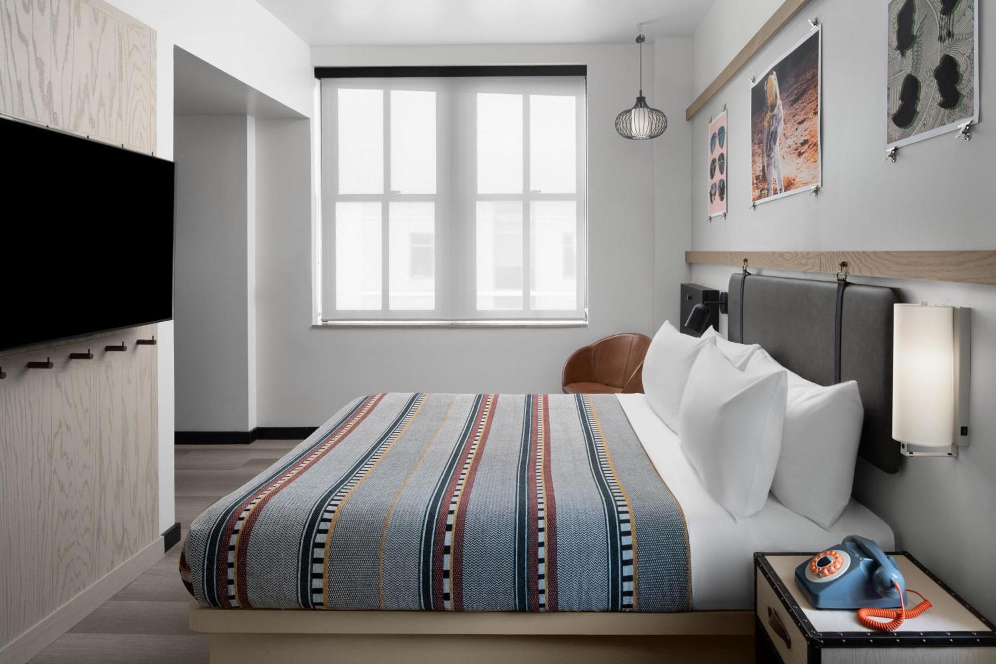 Hotel Moxy Downtown 4*