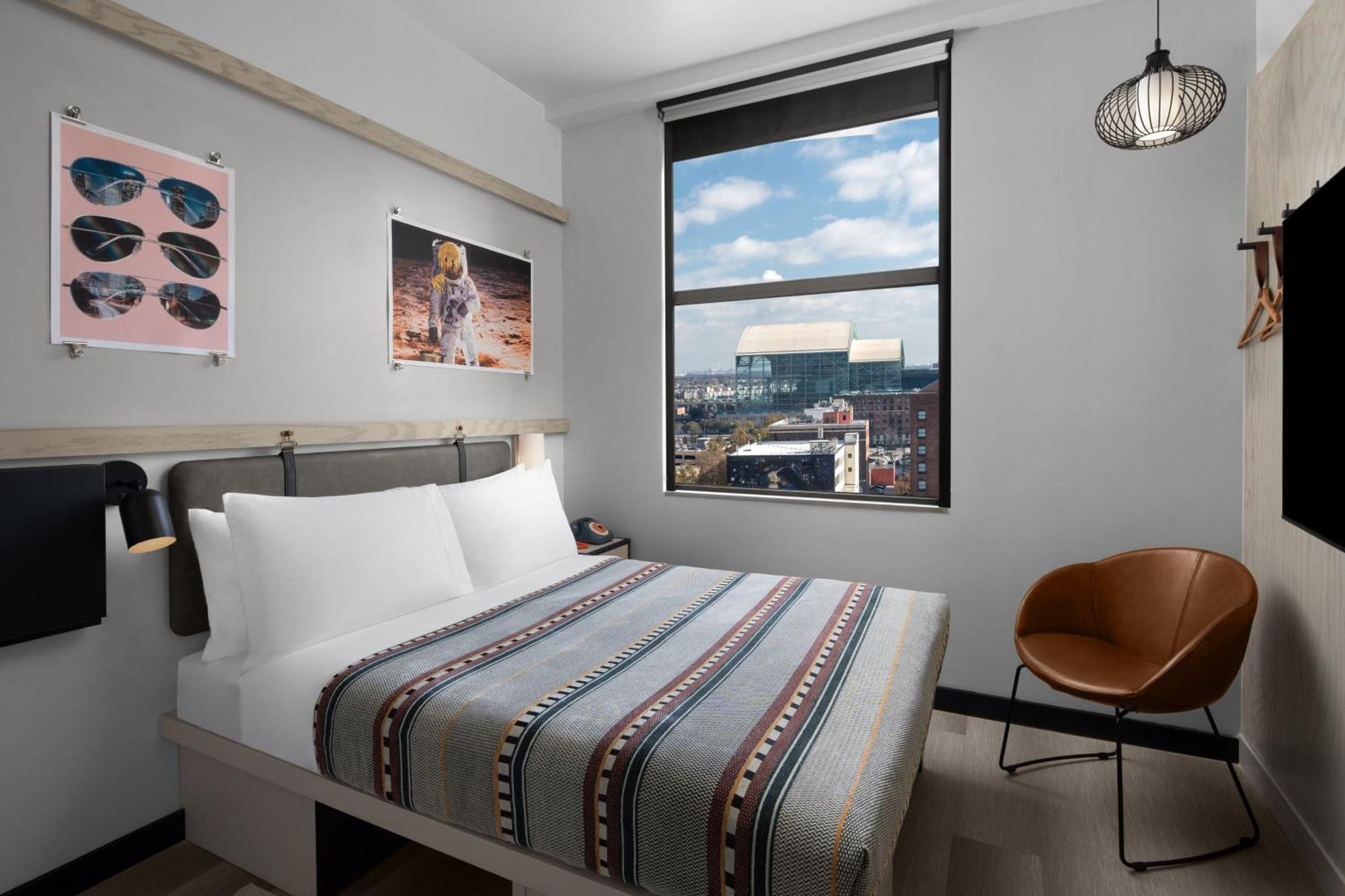 Moxy Downtown Hotel 4*